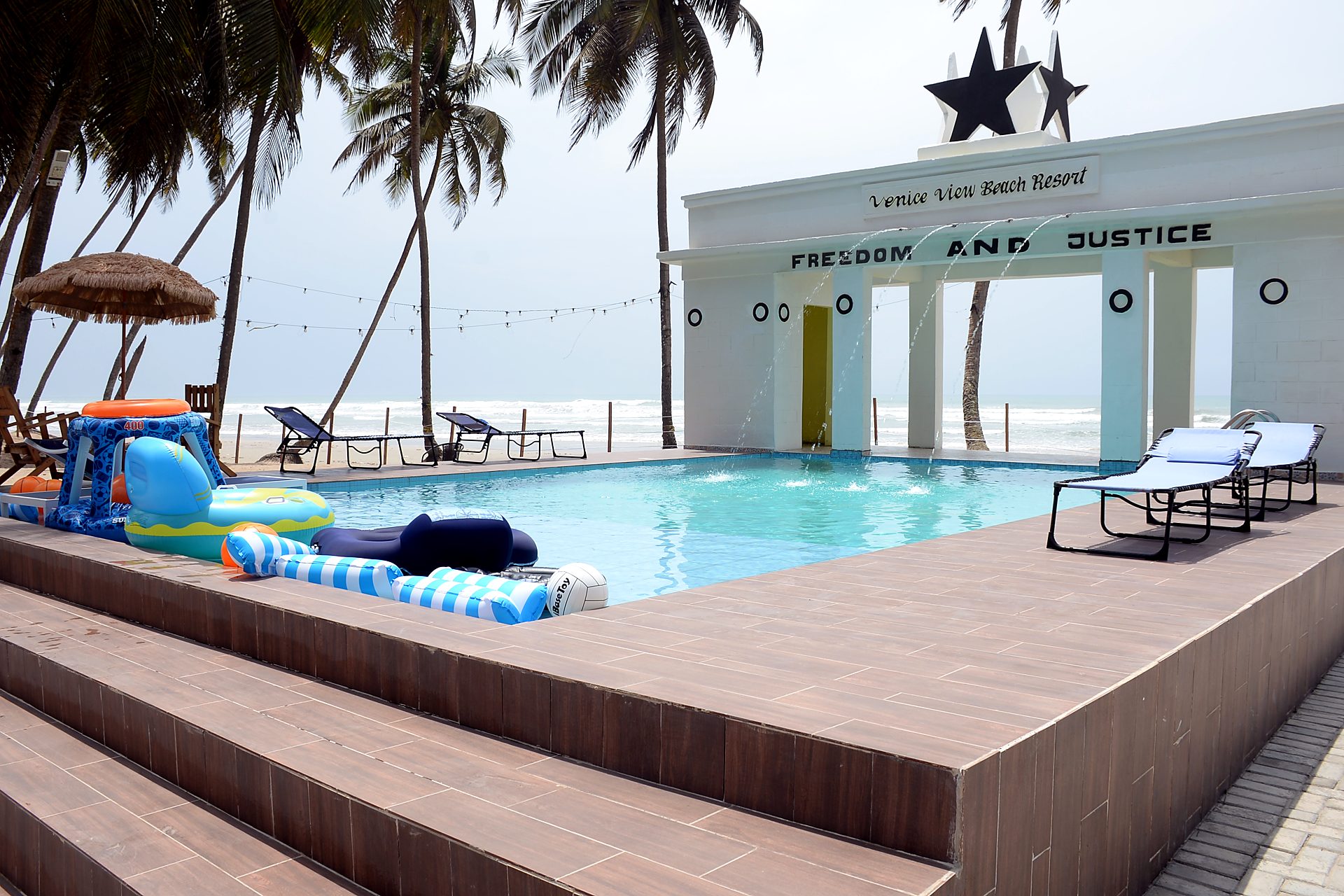 The Black Star pool at Venice View Beach Resort